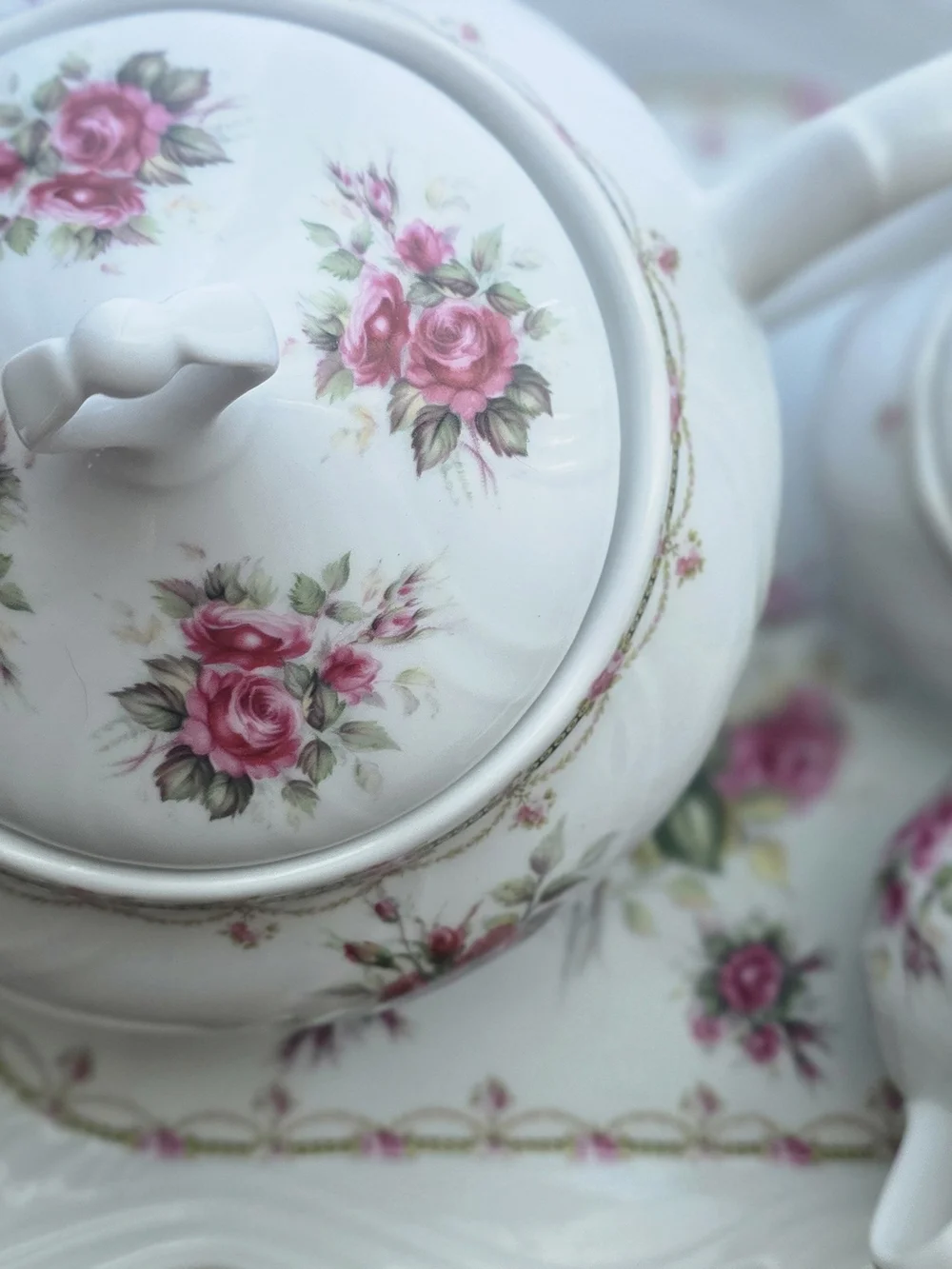 LISETTE White Porcelain Creamer with Pink Rose Motif